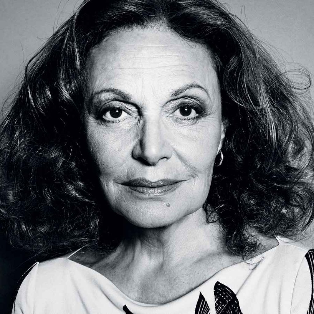 Foto de perfil em preto e branco de Diane Von Furstenberg